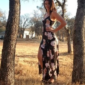 Lulus black floral maxi dress slit